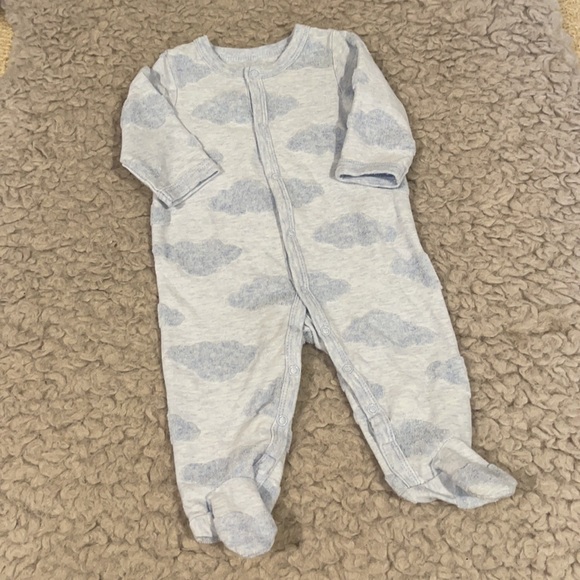 12 Piece Newborn Bundle 💙👶🏼 - Picture 2 of 11